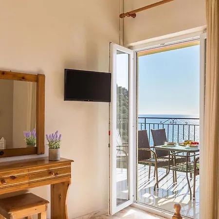 Apartment Escape, Swimming Pool - Pelekas